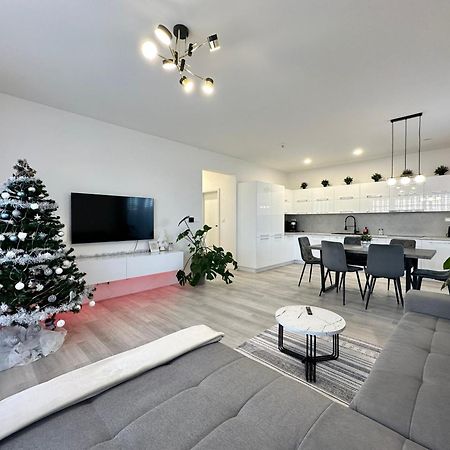 Klimatizovany Apartmanovy Dom S Virivkou, 9A Senec Esterno foto