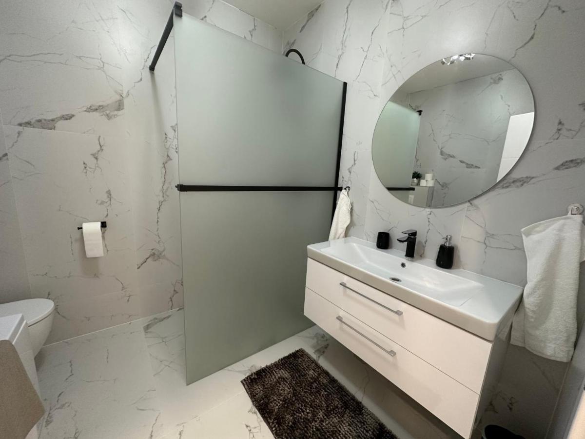Klimatizovany Apartmanovy Dom S Virivkou, 9A Senec Esterno foto
