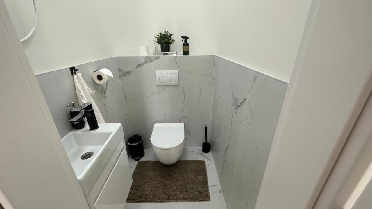 Klimatizovany Apartmanovy Dom S Virivkou, 9A Senec Esterno foto