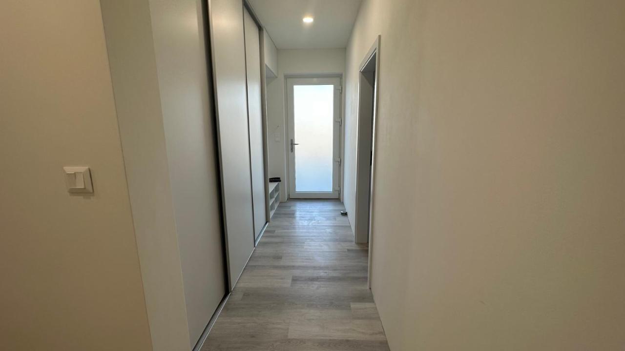 Klimatizovany Apartmanovy Dom S Virivkou, 9A Senec Esterno foto