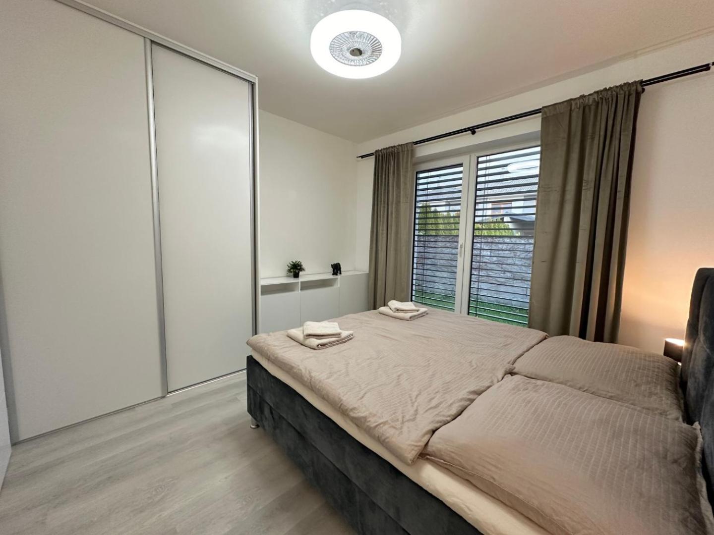 Klimatizovany Apartmanovy Dom S Virivkou, 9A Senec Esterno foto