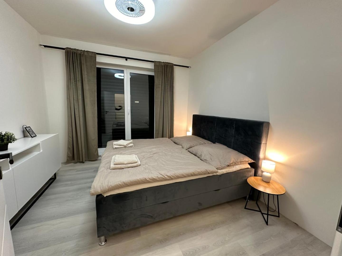 Klimatizovany Apartmanovy Dom S Virivkou, 9A Senec Esterno foto