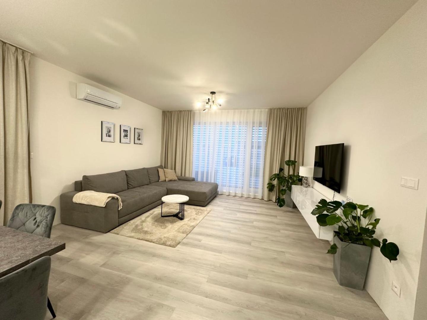Klimatizovany Apartmanovy Dom S Virivkou, 9A Senec Esterno foto