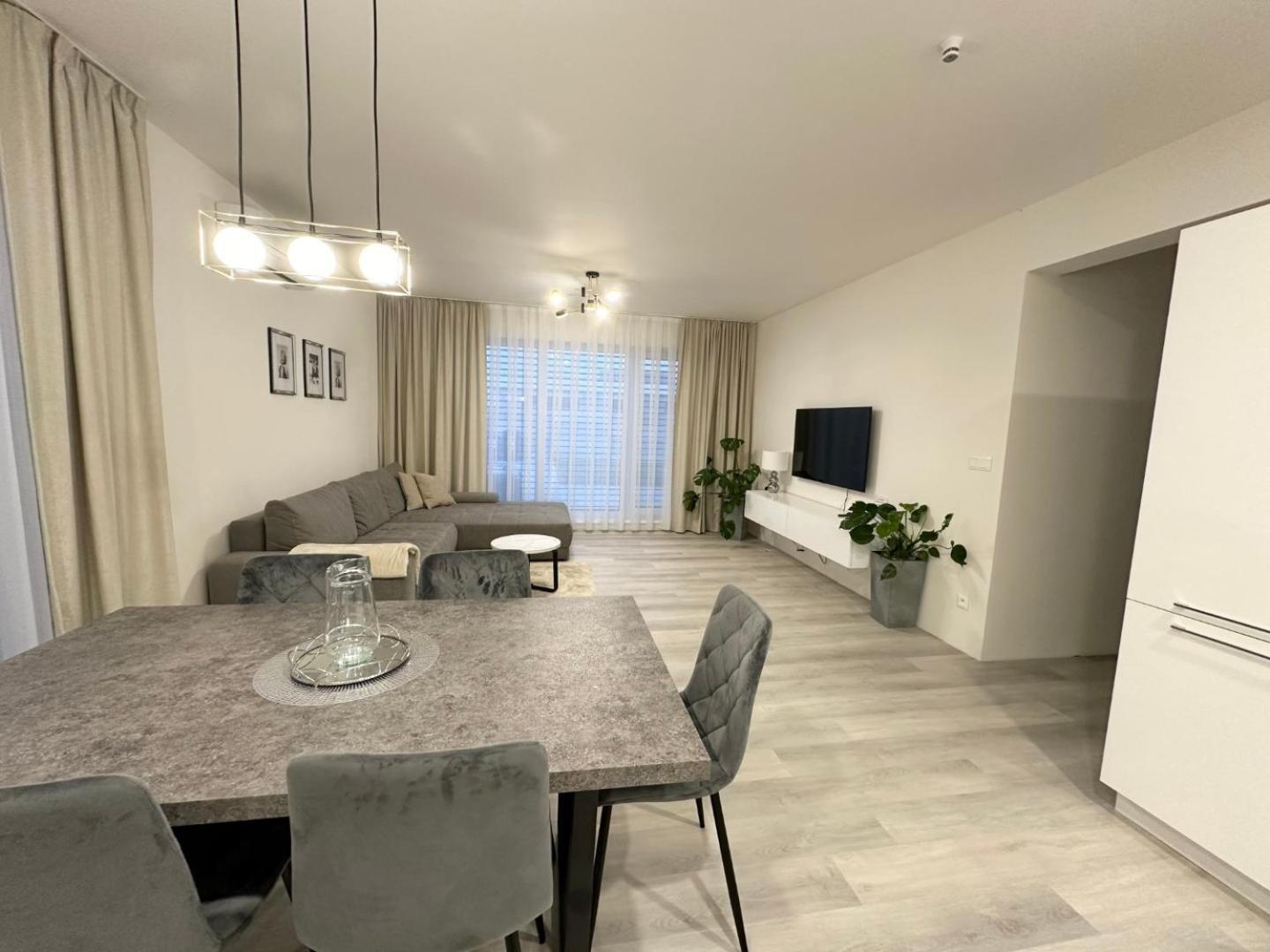 Klimatizovany Apartmanovy Dom S Virivkou, 9A Senec Esterno foto