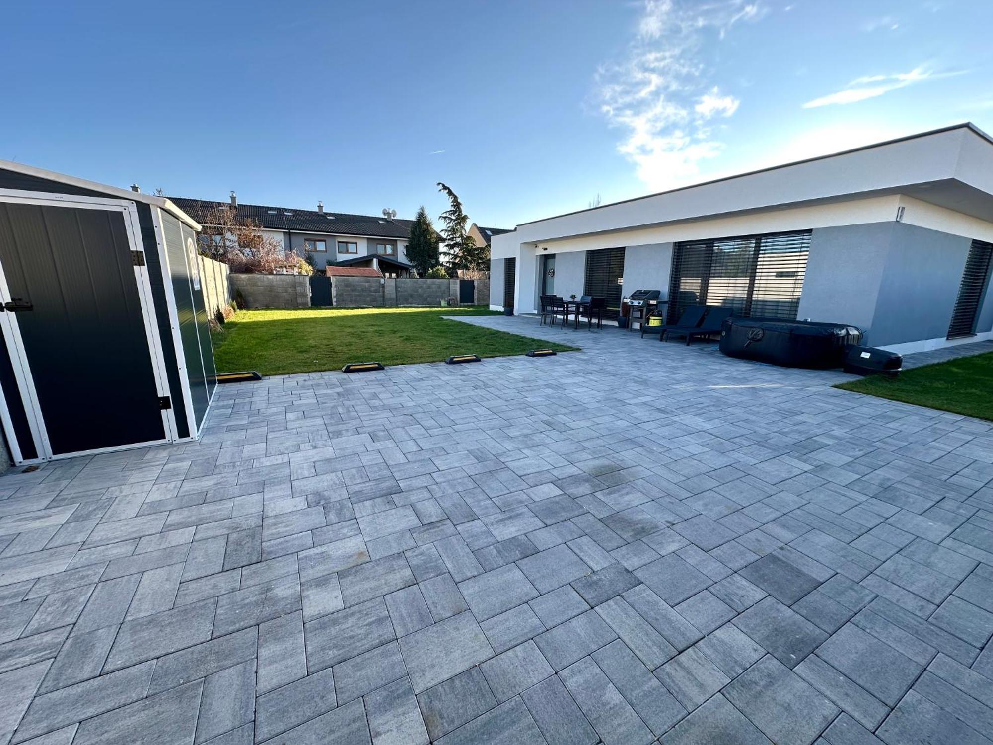Klimatizovany Apartmanovy Dom S Virivkou, 9A Senec Esterno foto
